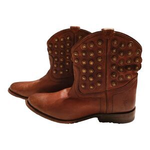 Frye Wyatt Disc Studded Ankle Boots Size 6 B Cognac Brown Leather Western 76684